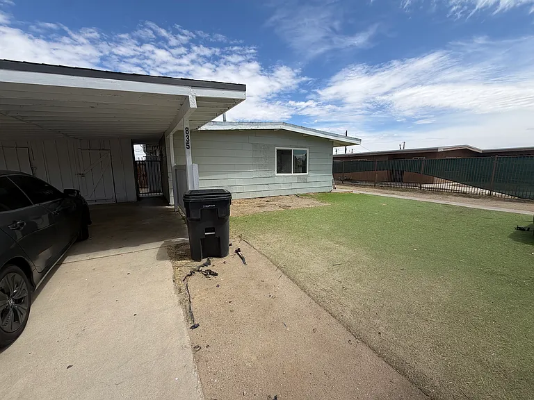 835 E Avenue Q — Photo 2