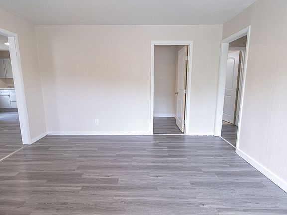 4th image of 2806 Flora Dr