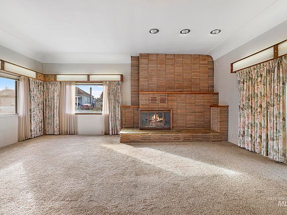 3rd image of 320 Locust St