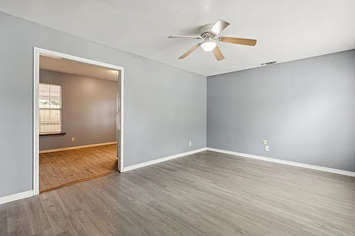 1424 Knight St Photo 1