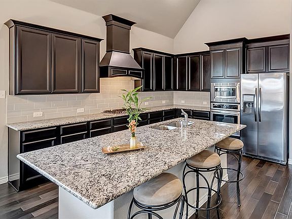 3rd image of 905 Lake Sierra Way