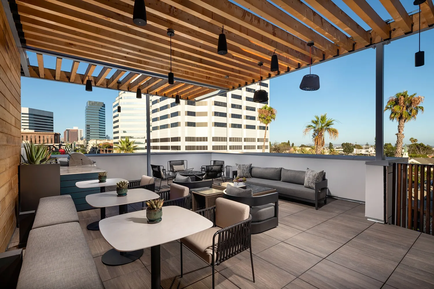Evani 3223 Wilshire — Photo 2