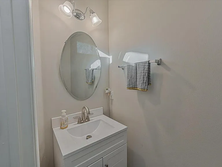 643 Huffine Manor Cir — Photo 3