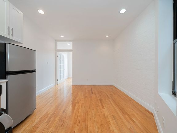 4th image of 340 W 17th St APT 4A