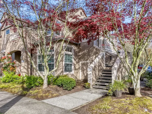 1828 NE Ashberry Dr, Hillsboro, OR 97124