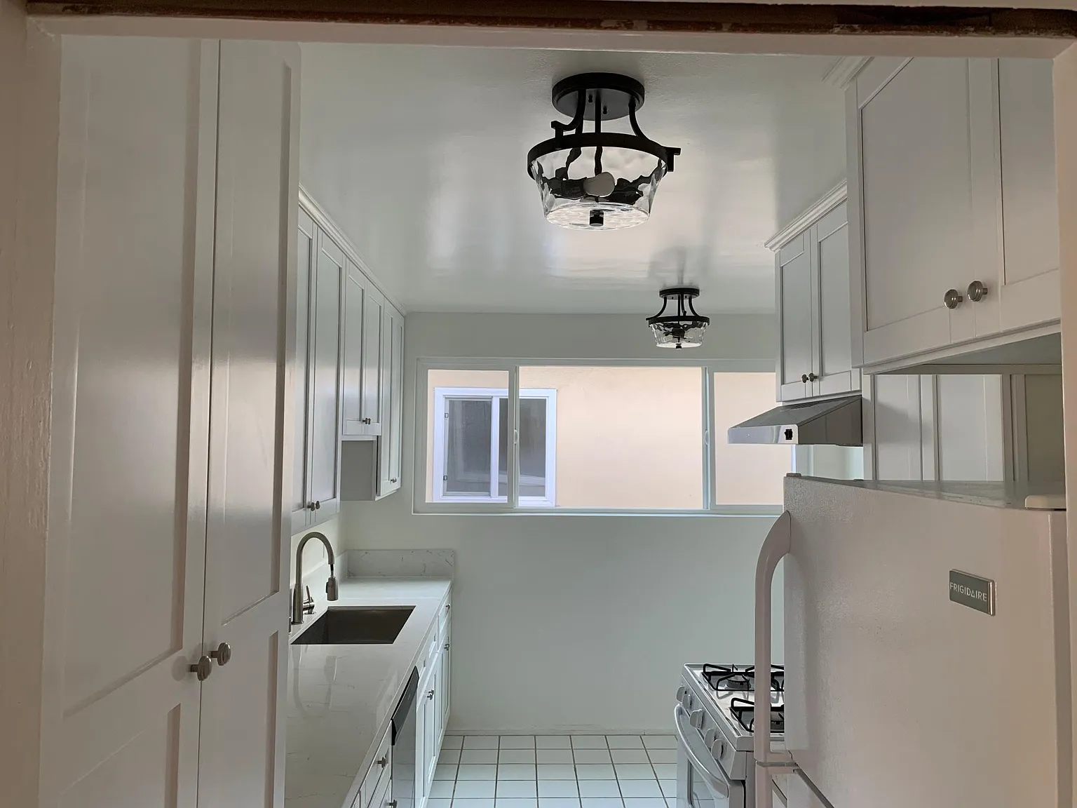 402 N Palm Dr — Photo 4
