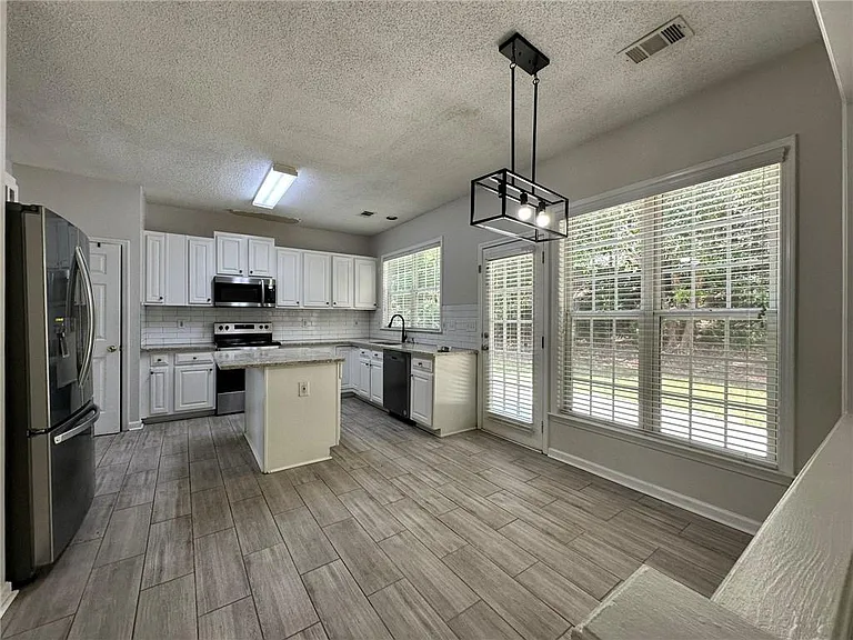 3535 Ridgefair Dr — Photo 5
