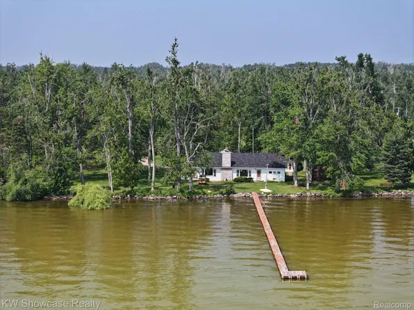 3230 W Burt Lake Rd, Brutus, MI 49716