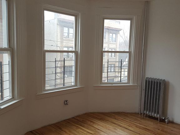 4th image of 117 Saratoga Ave APT 2S