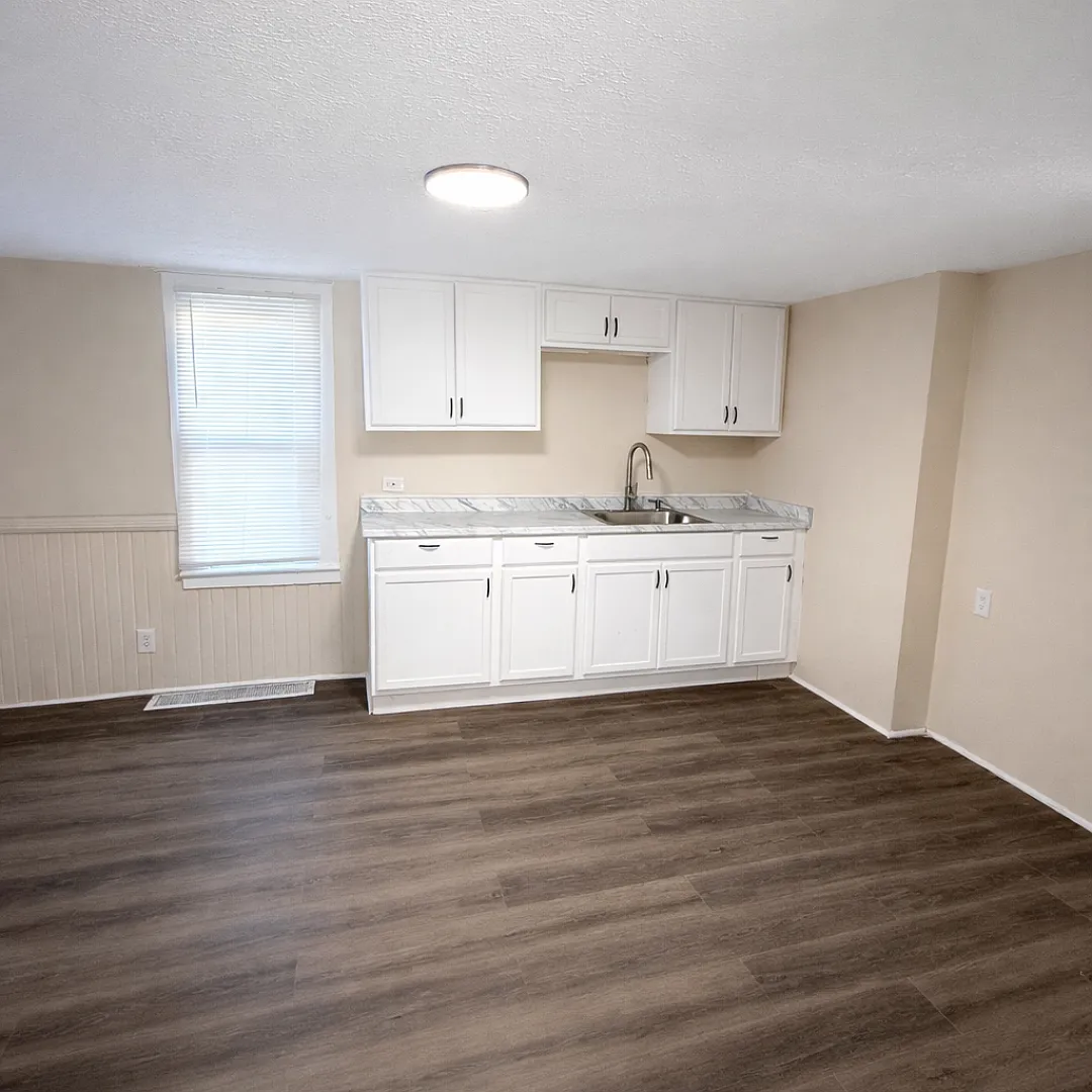 8400 Medina Avenue — Photo 2