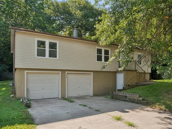4804 W Christie Cir, Blue Springs, MO 64015