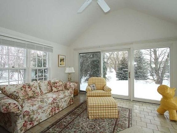 5th image of 2636 W Sunnydale Ln