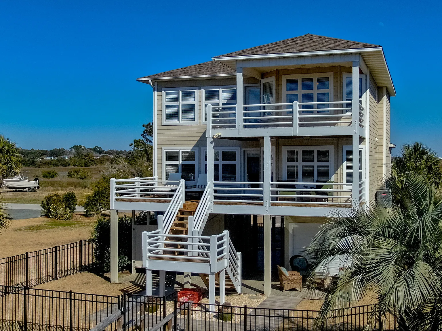 5 bed, 2250 sqft, $3,750 — Photo 2