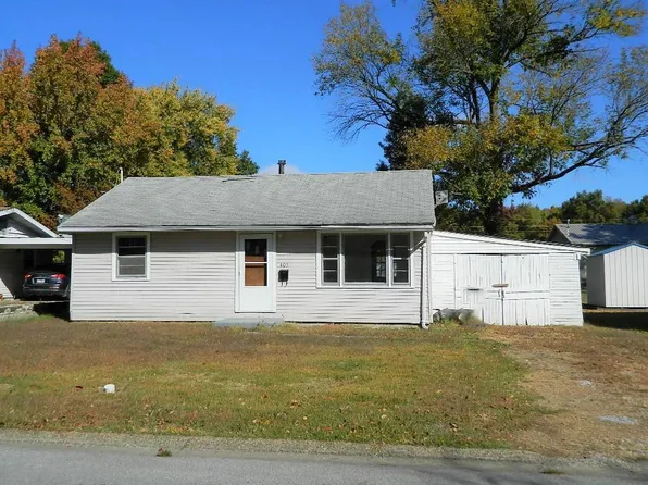 405 E Curry St, Fairfield, IL 62837