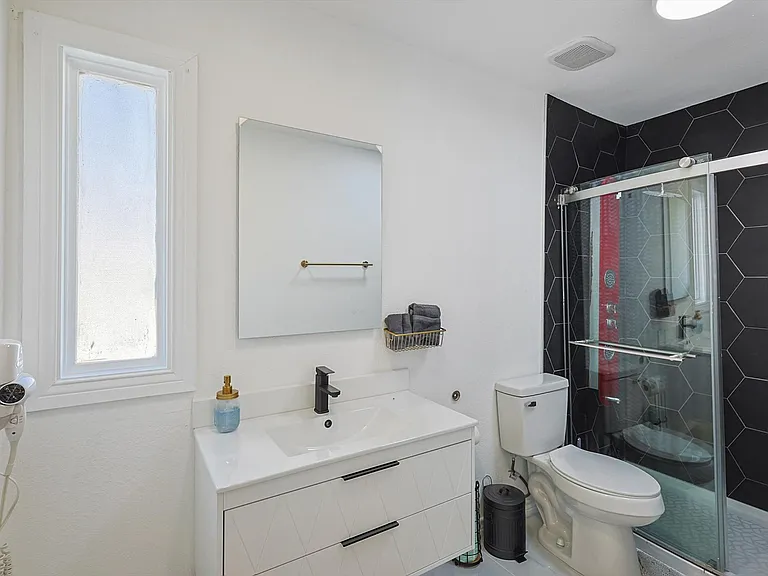 4939 Thunder Rd — Photo 15