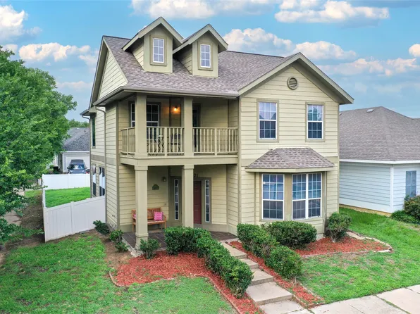 10201 Franklin Dr, Aubrey, TX 76227