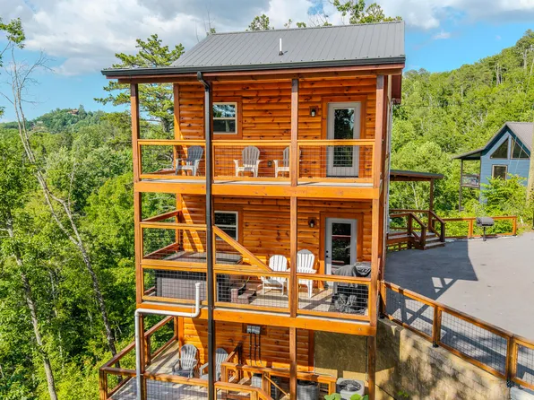 1864 Blue Tick Way, Sevierville, TN 37876