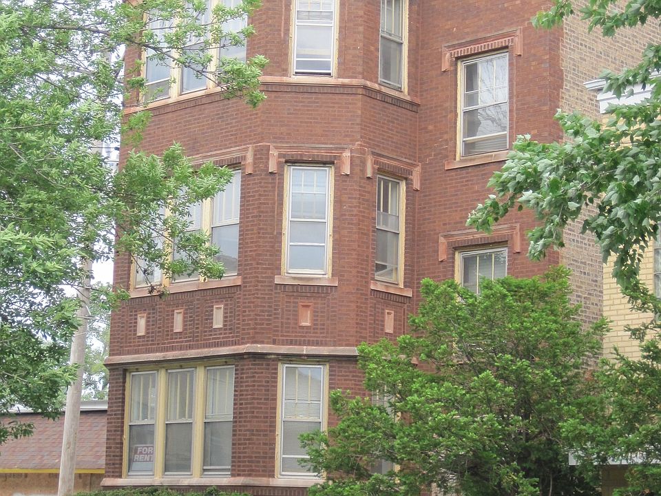 1st image of 7555 N Claremont Ave APT 1