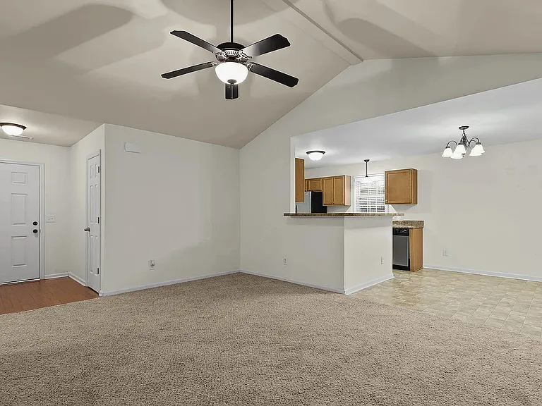1003 Wt Whitehead Dr — Photo 5