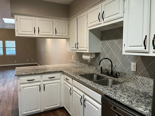 1112 Kathy Ln — Photo 4