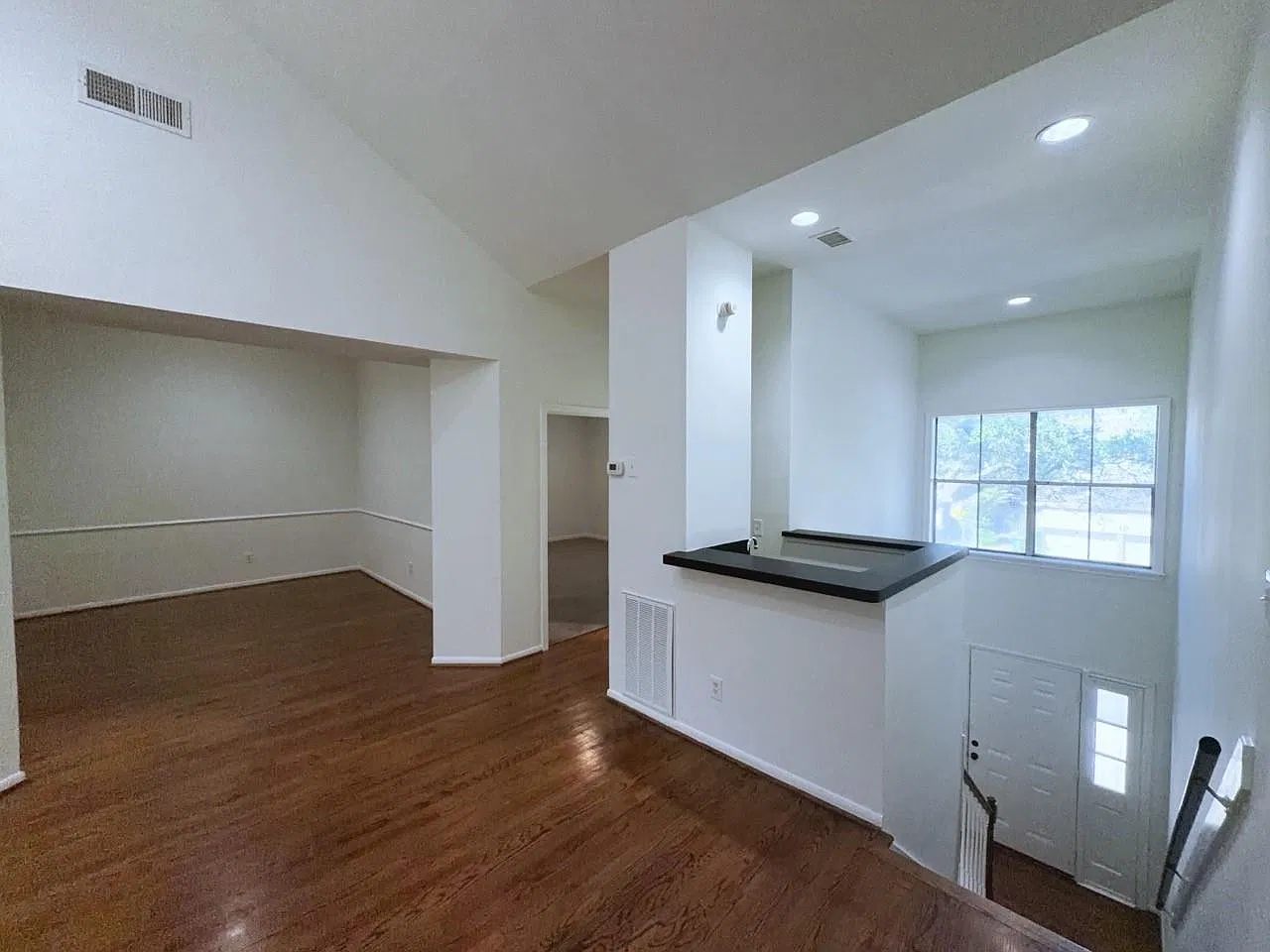 2 bed, 2.0 bath, 1668 sqft, $2,500 — Photo 3