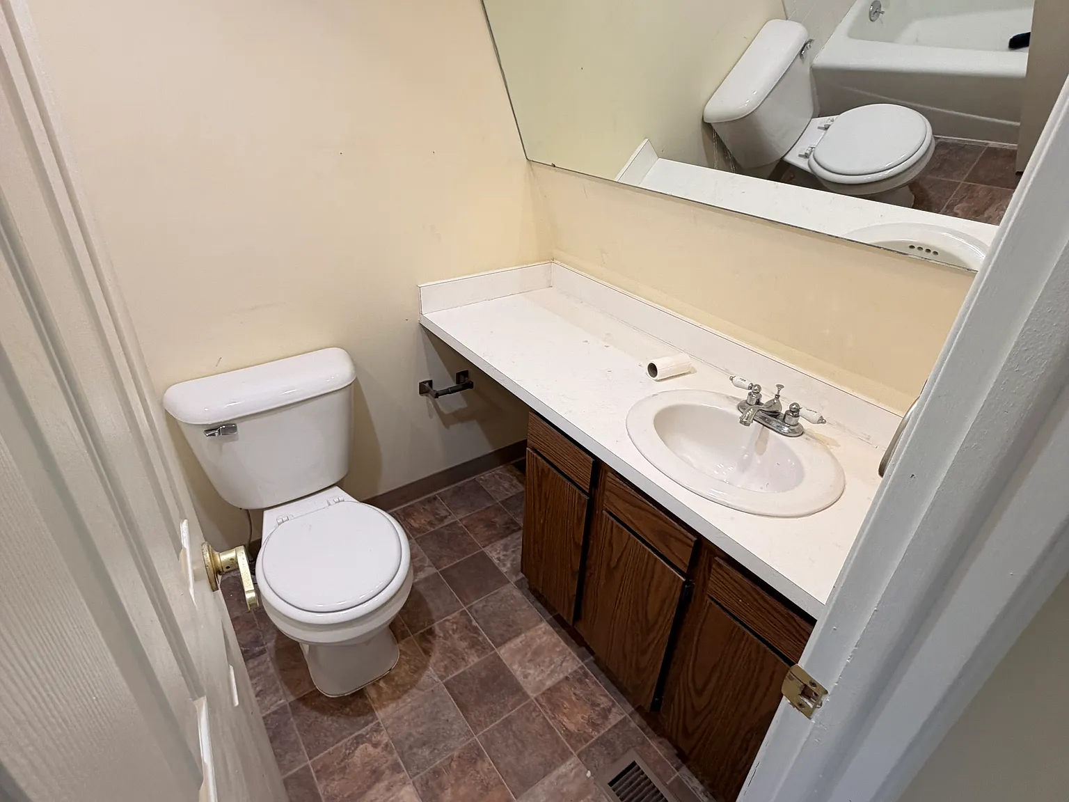 419 W Cherokee Dr — Photo 3