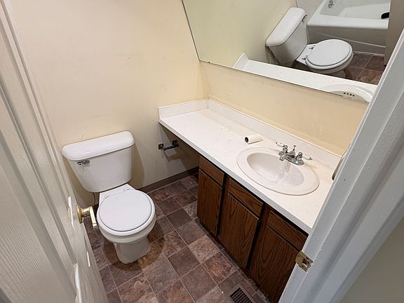 5th image of 419 W Cherokee Dr #419