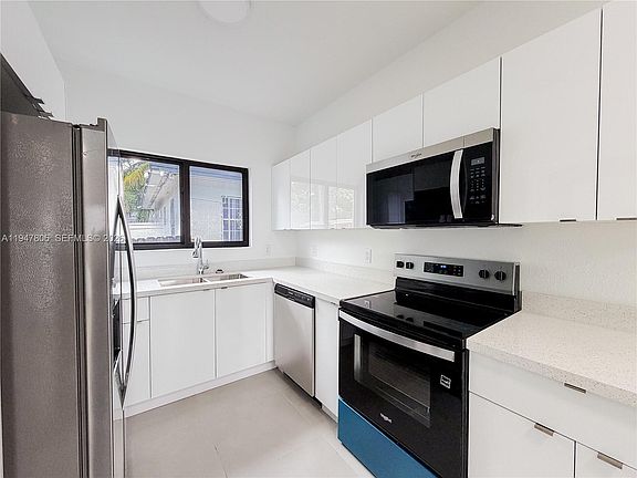 3rd image of 8030-8034 NW 14th Pl