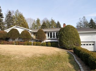 4 Split Rock Rd, Putnam Valley, NY 10579