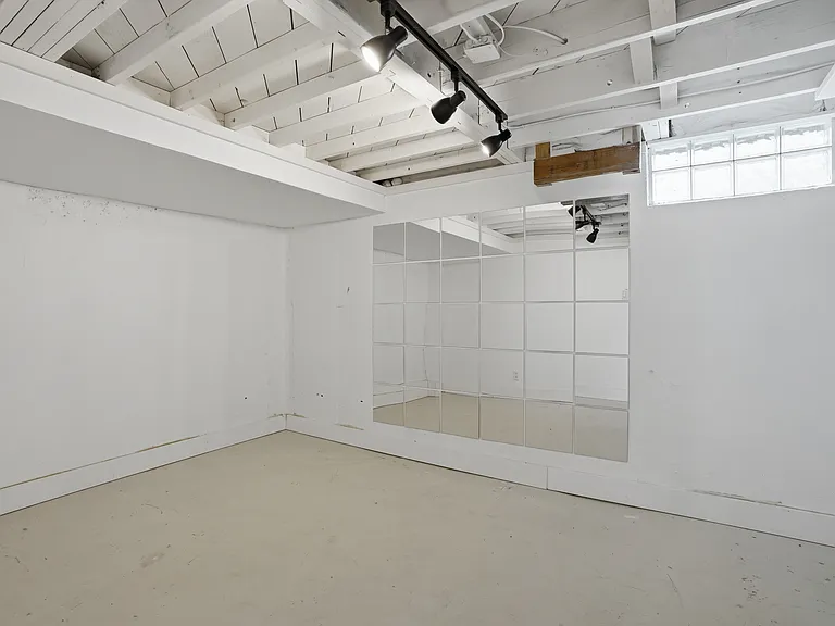 831 Loyola Dr — Photo 5