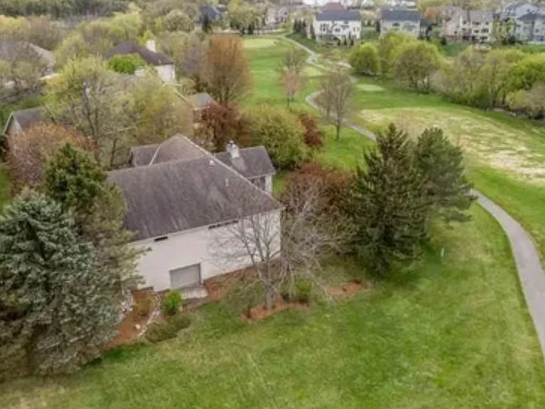 2077 Woodstone Dr — Photo 10