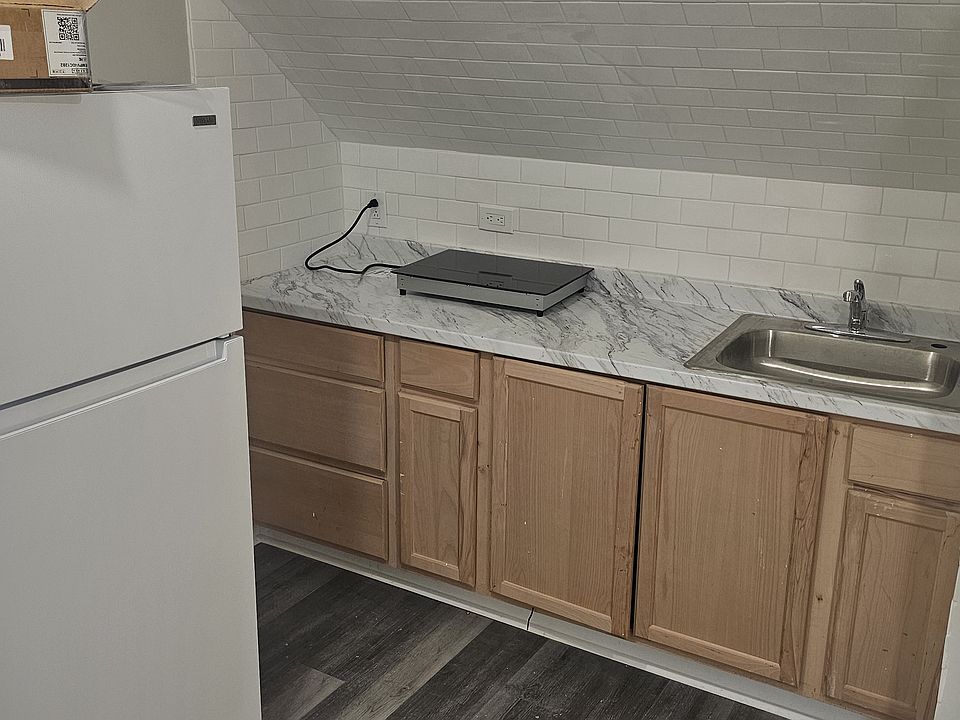 1st image of 239 Lincoln Ave #3