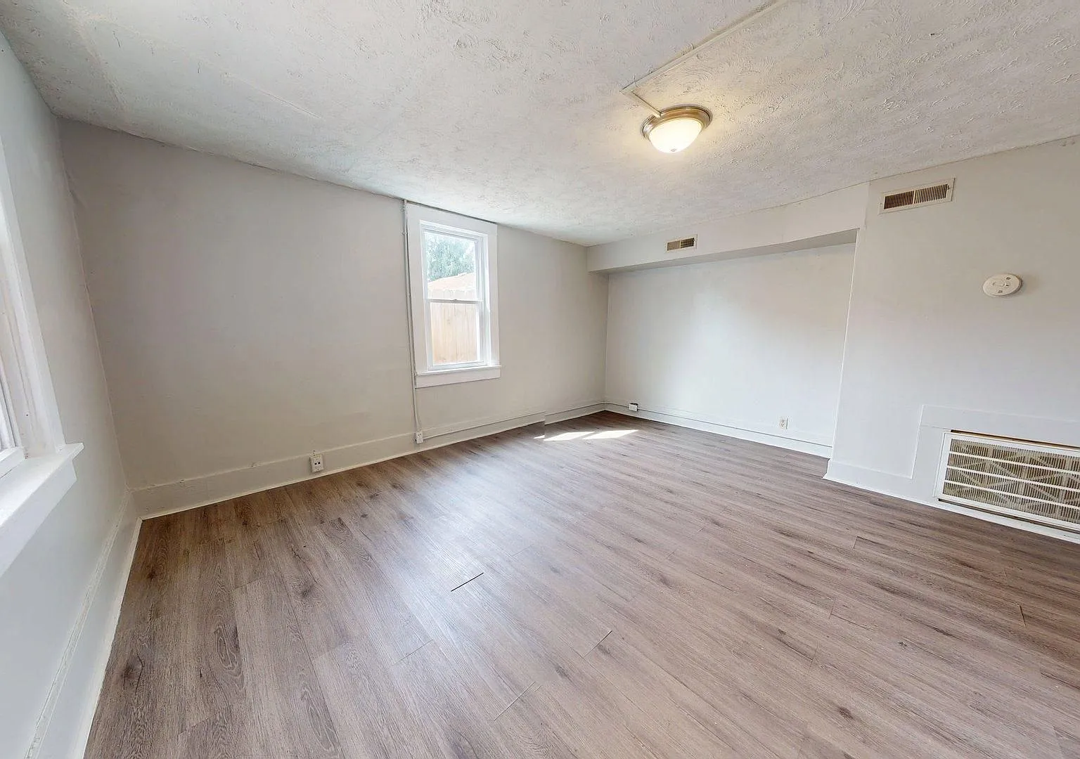 3200 Tampa Ave. — Photo 2