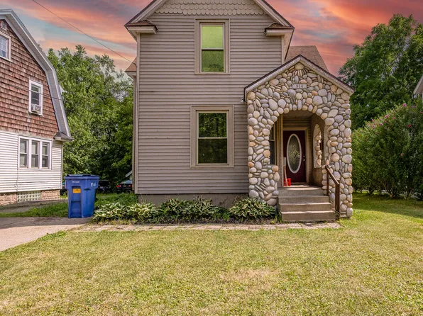 914 Leonard St NE, Grand Rapids, MI 49503