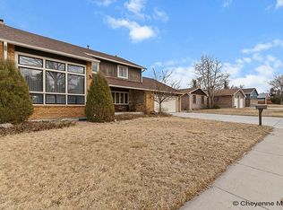 5417 Gateway Dr, Cheyenne, WY 82009