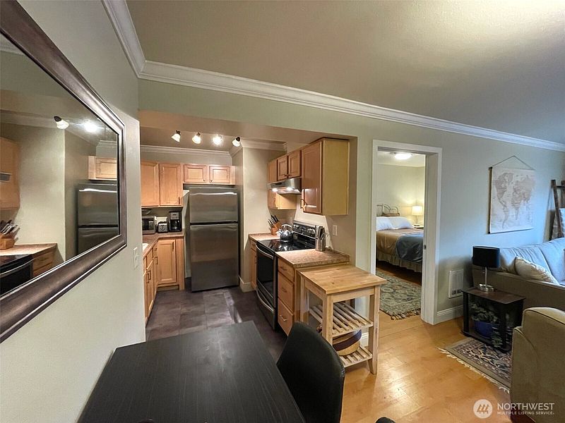 3rd image of 1001 N State Street #401