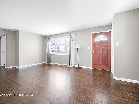 3rd image of 415 N Fairfield Ave