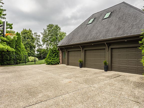 2nd image of 10546 Coppergate Dr