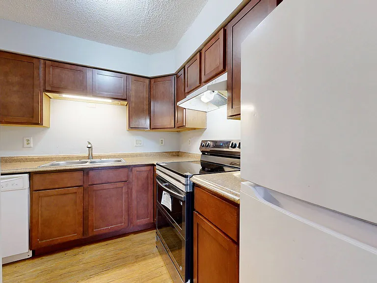 Riverside Apartment — Photo 27