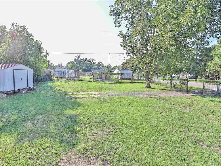 305 Virginia St — Photo 30