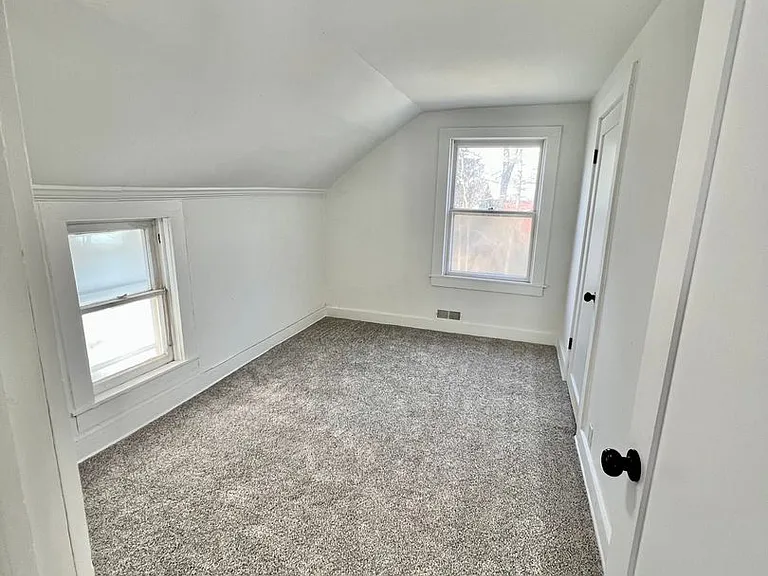 416 Henry St — Photo 28
