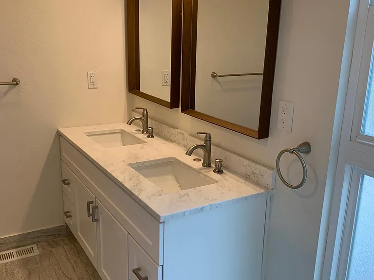 Primary en-suite double vanity