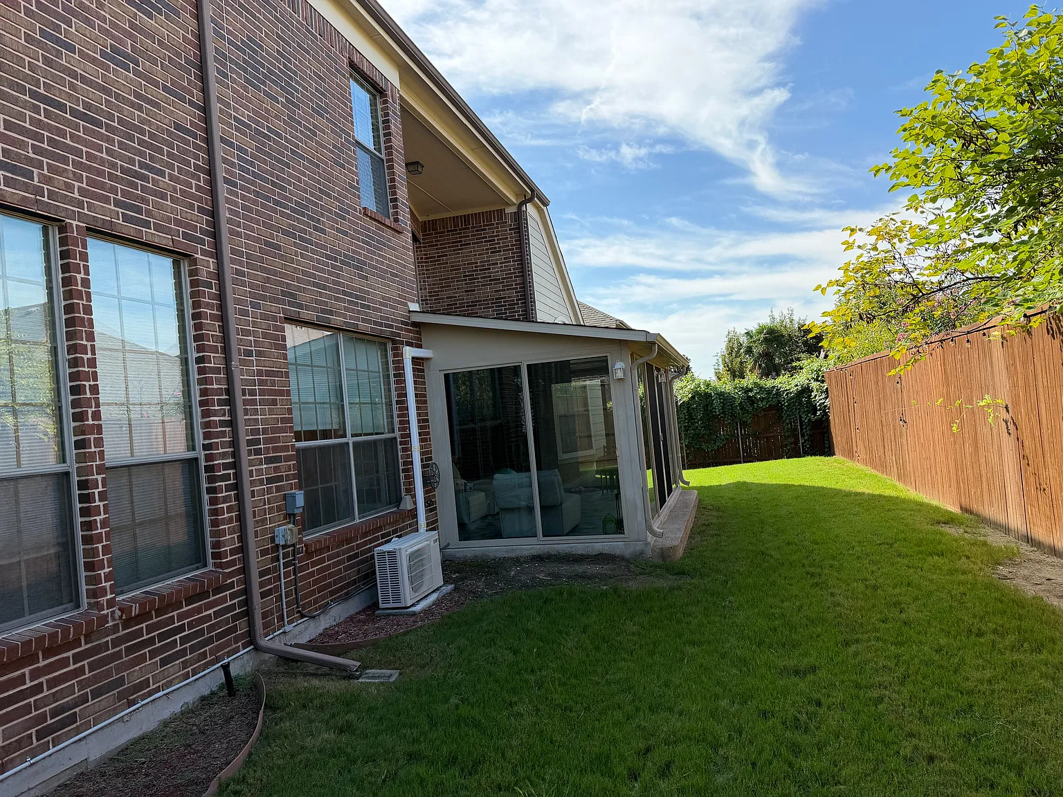 5 bed, 4.5 bath, 5012 sqft, $5,100 — Photo 4