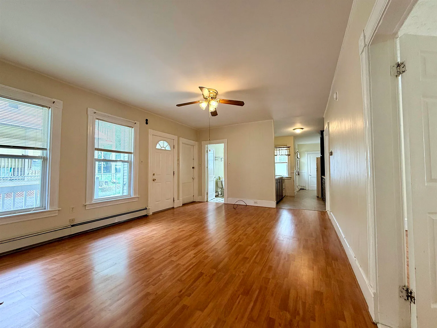 3 bed, 1.0 bath, 890 sqft, $2,100 — Photo 2