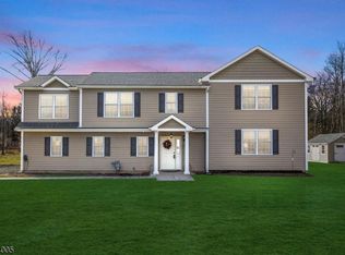 21 Newell Dr, Basking Ridge, NJ 07920