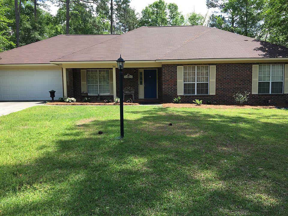 2nd image of 704 Pine Straw Ct