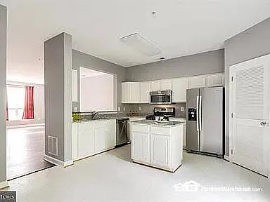 Available Now - Piney Orchard - 3 Br, 2.5 Bath Home With Deck — Photo 2