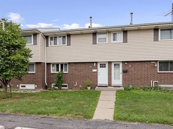 2755 Meadowbrook Ln #11, Windsor, ON N8T 2Y6