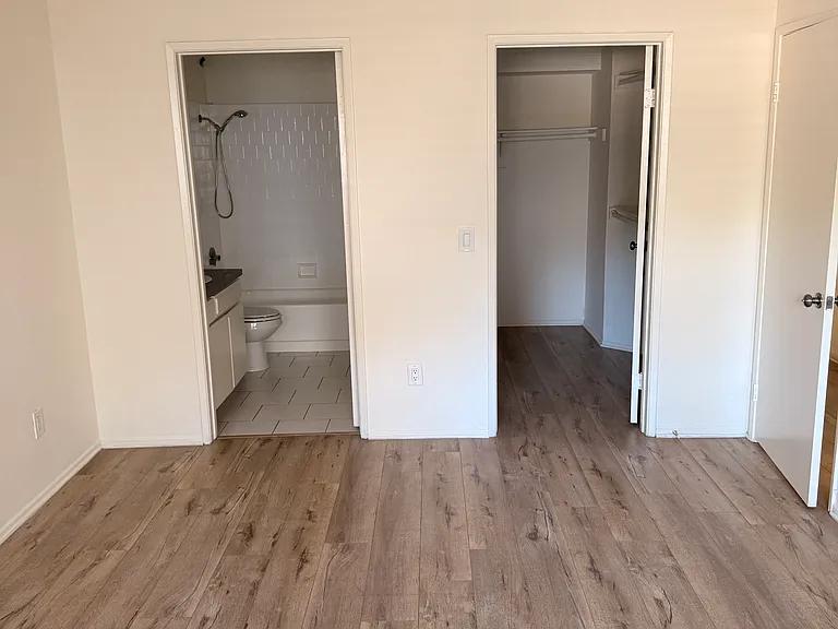 5224 Kester Ave #9 — Photo 4