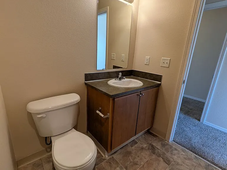 Wellesley Park Apartments — Photo 61